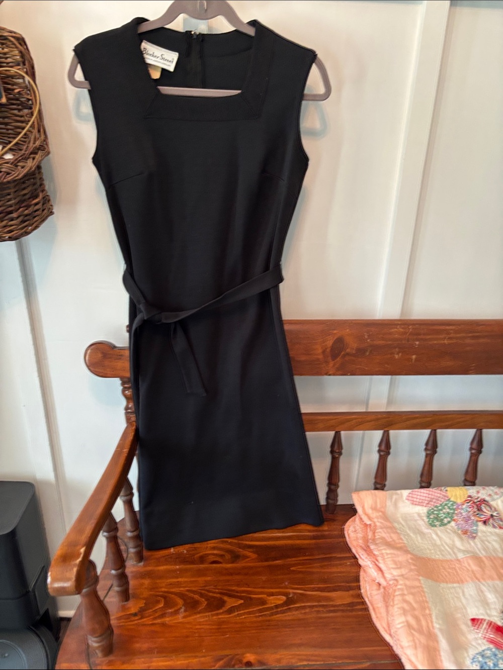 Classic Black Sleeveless Midi Dress with Tie Waist
